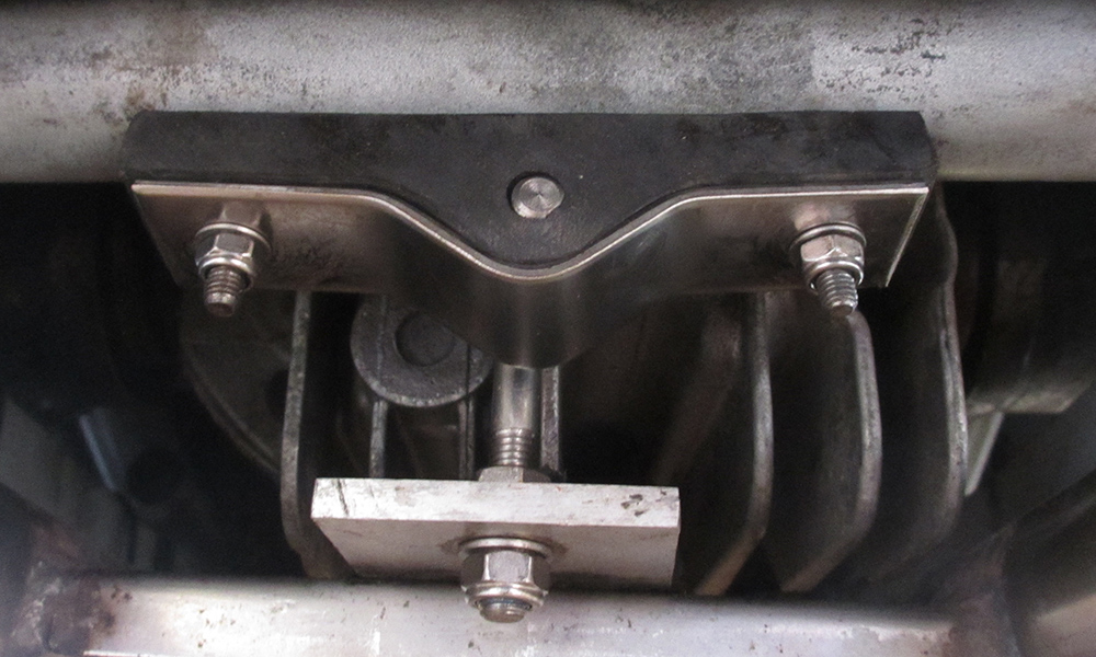 Stainless steel exhaust hanger and mount