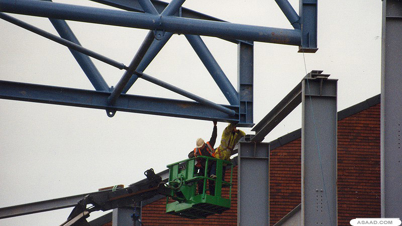 Placing of the first Main Arena truss